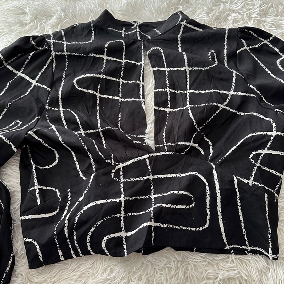 Good Soul Black White Abstract Open Back Tie Blouse High Neck size Medium - Picture 10 of 16